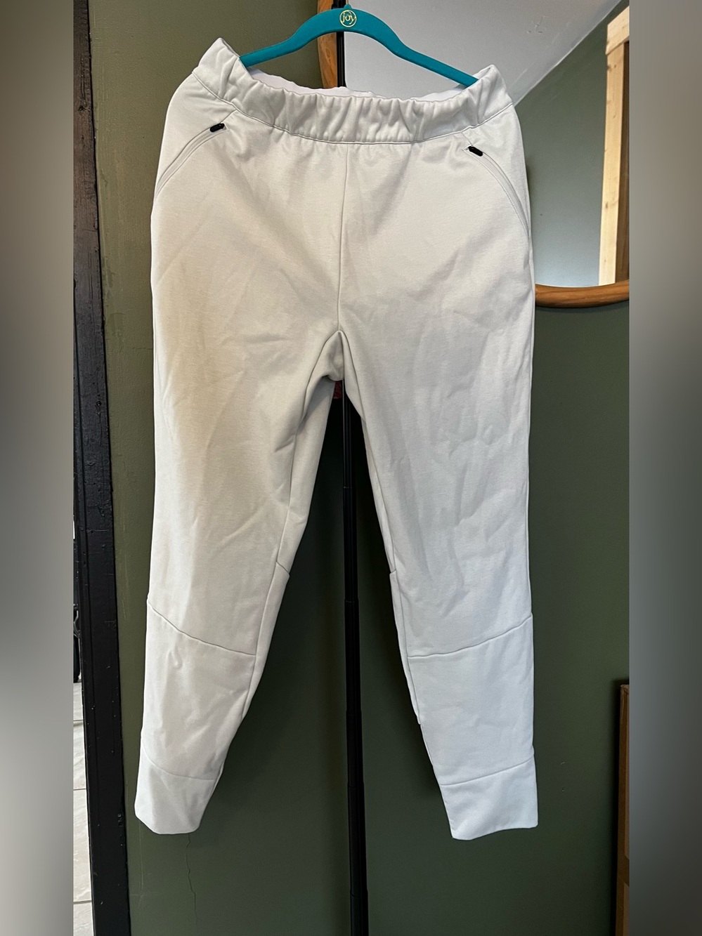 Women’s White Elastic Waist Jogger Pants